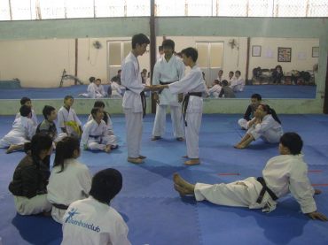 CLB Karatedo Viet Nhat tap khai xuan va du xuan nham thin 2012